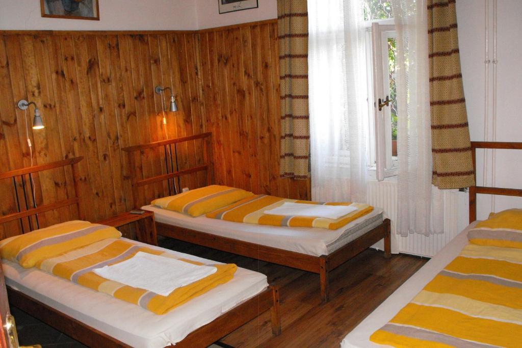 בודפשט Hungaria Guesthouse חדר תמונה